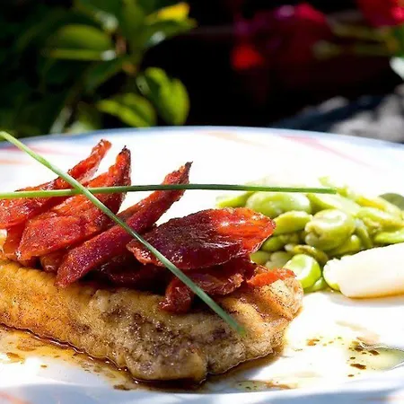 Logis Les Cimes Hotel