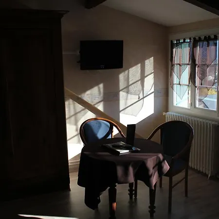 Hotel Logis Les Cimes 2*