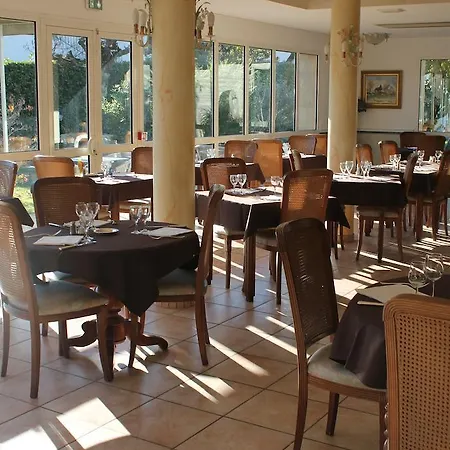 Hotel Logis Les Cimes 2*