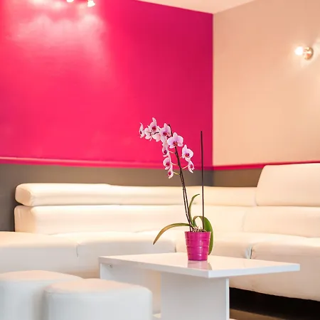 Logis Les Cimes Otel 2*