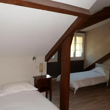 Hotel Logis Les Cimes 2*