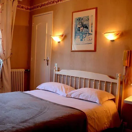 Logis Les Cimes Hotel 2*