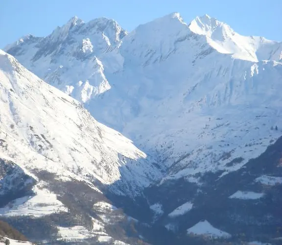 Logis Les Cimes Hotel 2*