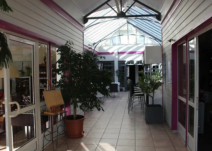 Logis Les Cimes Hotel 2*