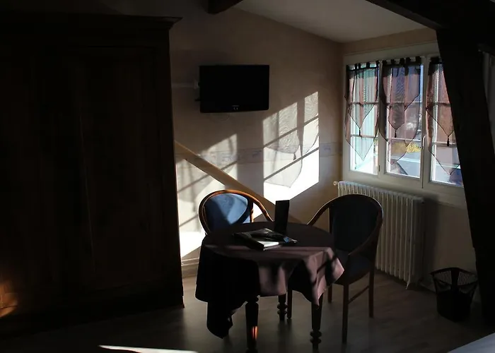 Hotel Logis Les Cimes 2*