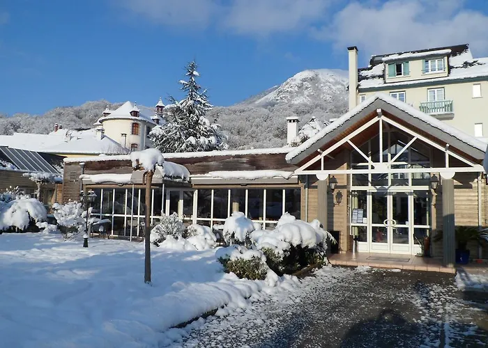 Logis Les Cimes Hotel