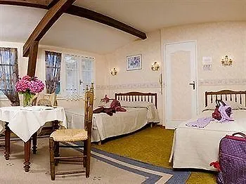 Hotel Logis Les Cimes 2*