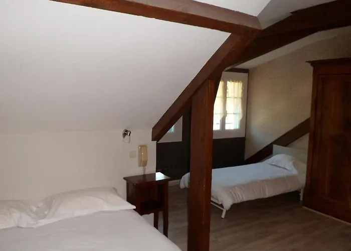 Hotel Logis Les Cimes 2*