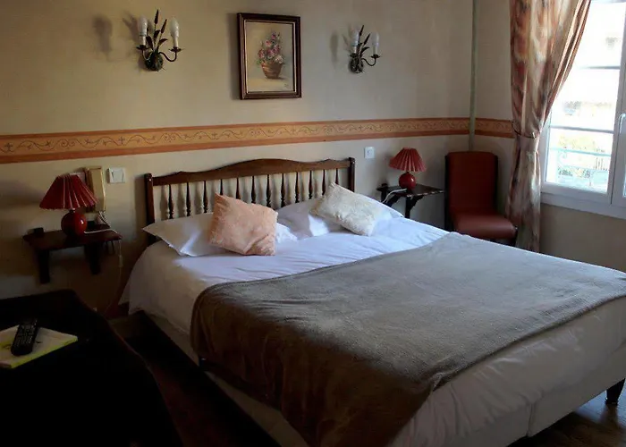 Hotel Logis Les Cimes 2*